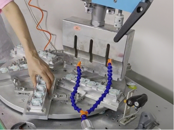 防蚊貼生產(chǎn)遇瓶頸？90%同行靠這臺(tái)設(shè)備實(shí)現(xiàn)效率×3、良品率飆升！